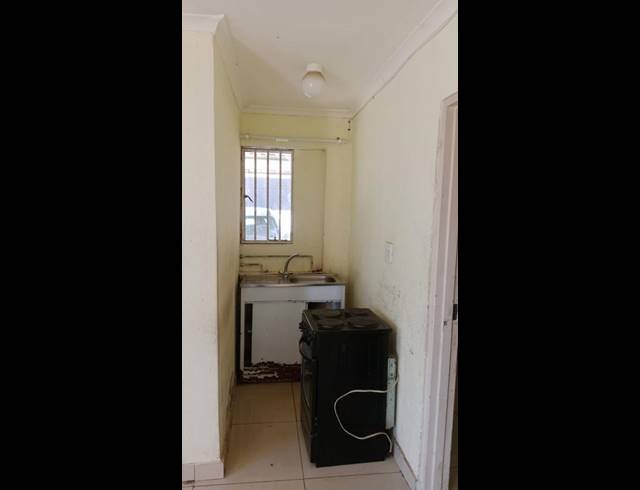 2 BEDROOM PROPERTY TO RENT IN LOMBARDY EAST